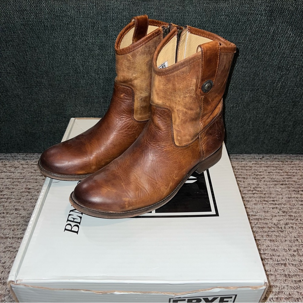 FRYE MELISSA BUTTON SHORT ZIP LEATHER BOOTS COGNAC BROWN EUC SIZE 8.5